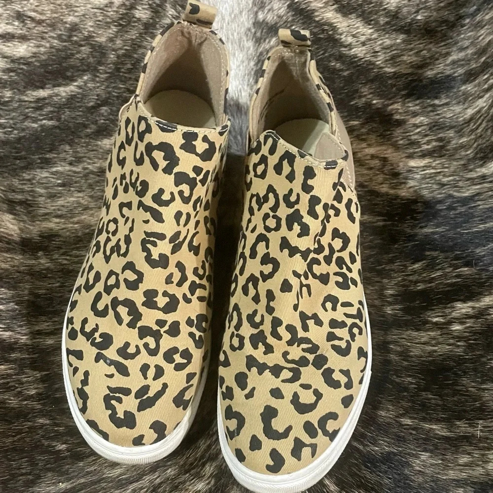 Leopard Print SODA Sneakers shoes size 7.5! High‎ Top Pull on